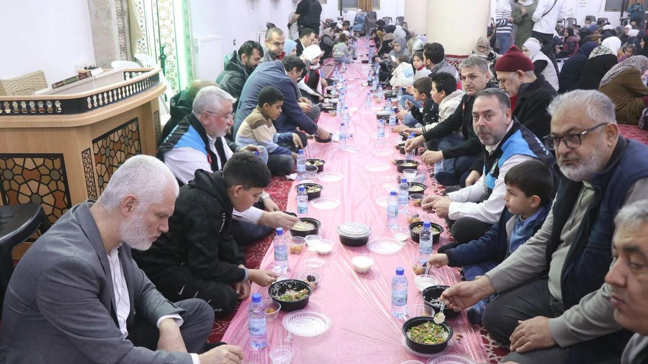 ÇORUM BELEDİYESİ’NDEN YERMÜK’TE GÖNÜL SOFRASI !